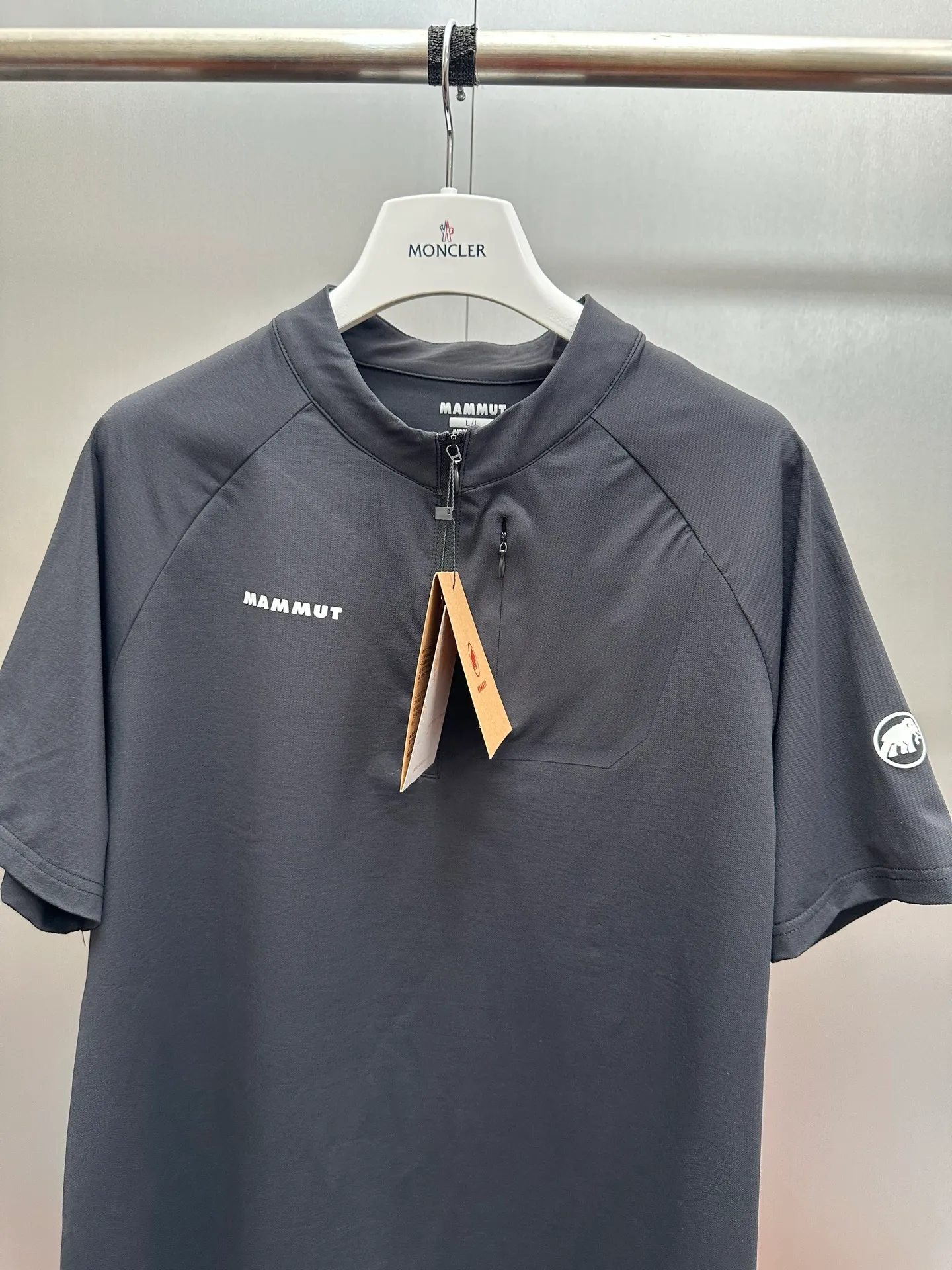 MAMMUT/ New Arrival T ， 。 Breathable ， ， ， 、 、 。 ， 。 MAMMUT ， ， ， 。 ， ， ！ ：Black，White size：L-3XL